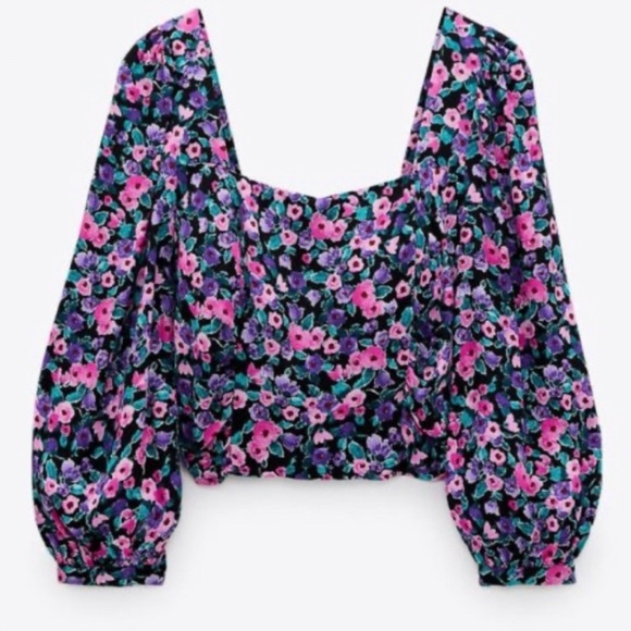 Zara Tops - NWT Zara floral crop top with 3/4 sleeve